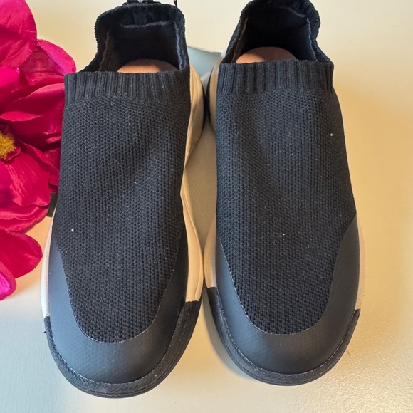 ZARA Breathable Lightweight Solid Color Sneakers KIDS shoes - size 5 - Picture 6 of 6